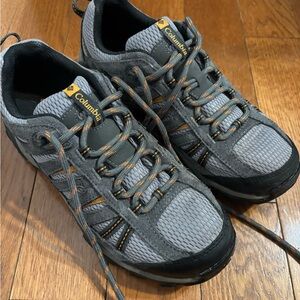 Columbia Men's Gray Hiking Shoes size 7.5